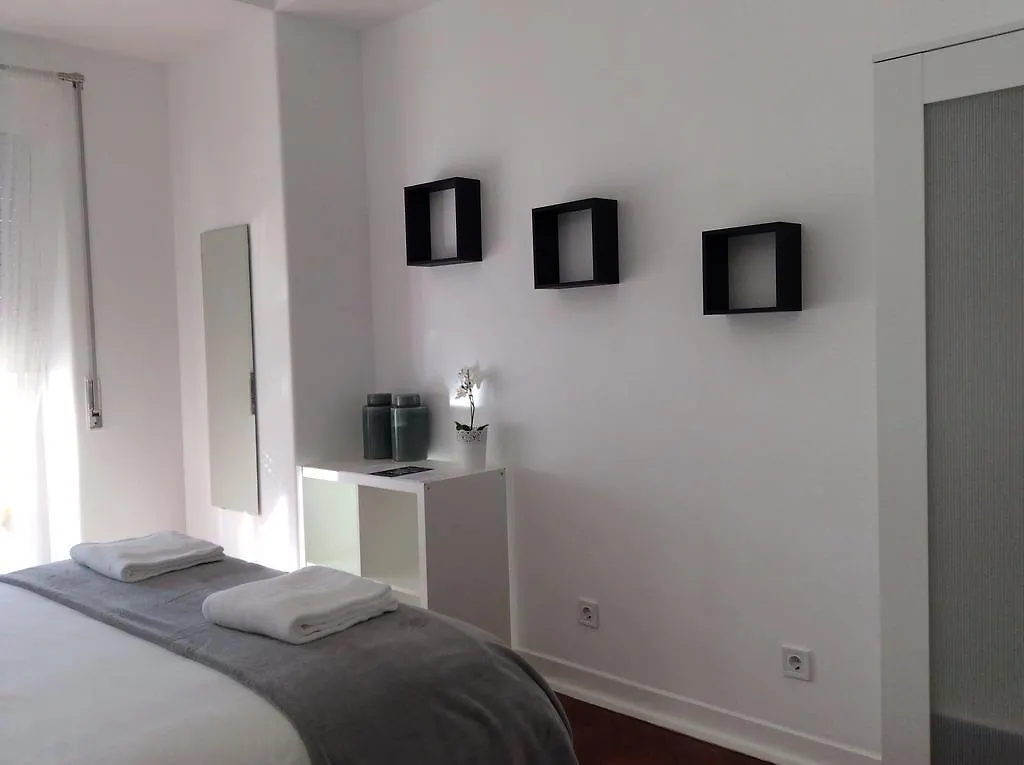 4U Lisbon IV Guesthouse Airport Πανσιόν