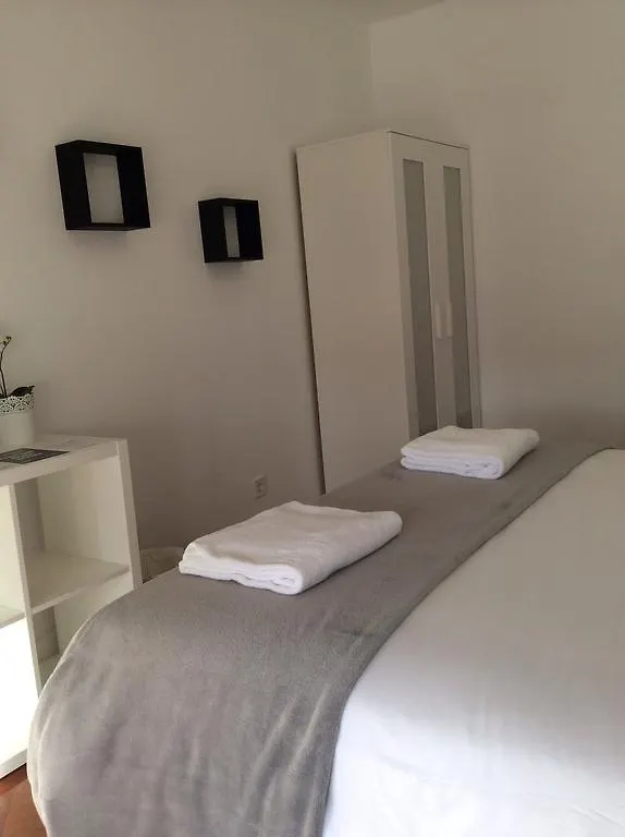 4U Lisbon IV Guesthouse Airport