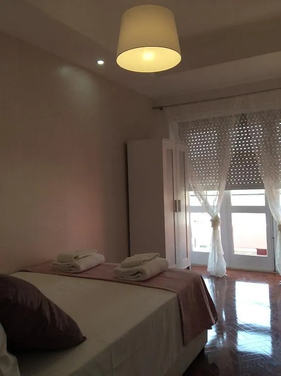 4U Lisbon IV Guesthouse Airport